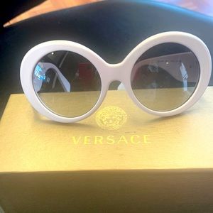 Versace. Round sun glasses